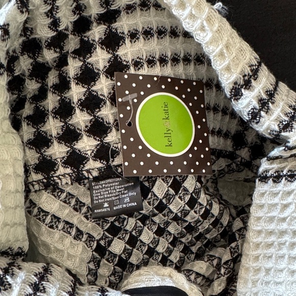 NWT Kelly & Katie Checkered Black and White Poncho - Picture 5 of 5